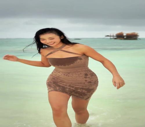 源哥这大体格子!张曼源又来海边玩水了又湿身了