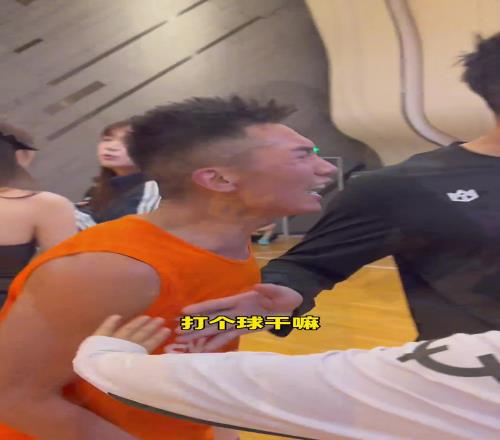 裁判小姐姐这么漂亮这哥们输球还怪女裁判问题输球又输人!