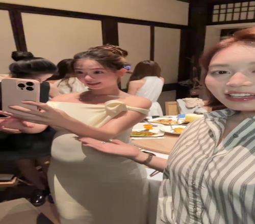 椰子生日宴现场网红齐聚纷纷拿手机报备:老公放心都女的