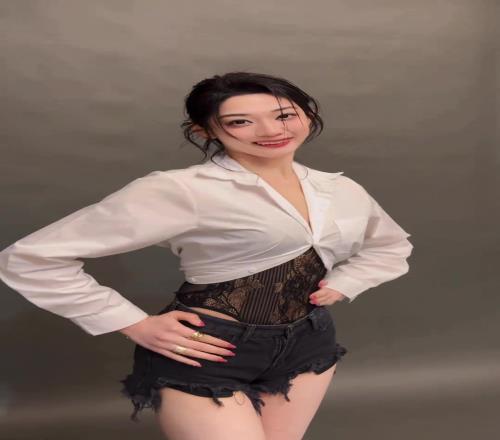 美女主播婧雯的头盔变装!还是喜欢变装后的穿搭哈
