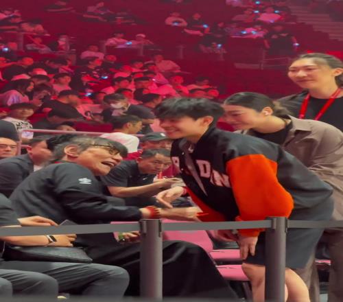 赵睿杨舒予韩旭胡金秋郭士强杜峰等嘉宾也来到了耐高总决赛的现场
