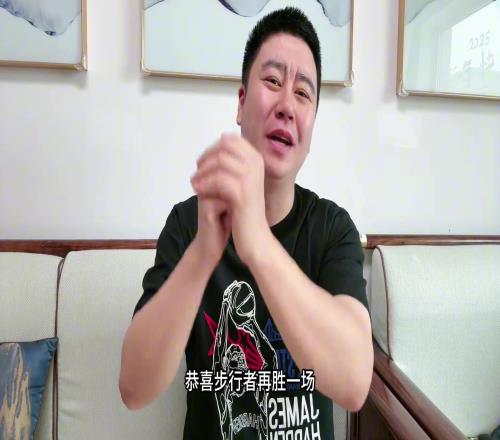 大史:卡莱尔给锡伯杜爆的内裤都不剩了就一招一五挡拆就防不住