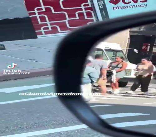 这么快就开启度假模式!字母哥拖家带口出现在纽约街头