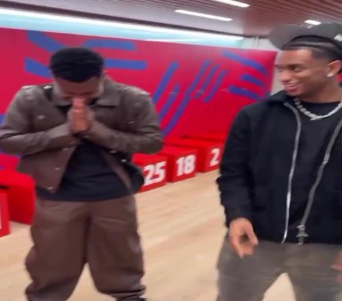 亚马尔这大喇叭裤子哪里找来的,要不要跟孔德学一下穿搭啊