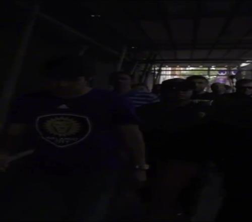 走到哪里都是焦点!近距离看卡卡在奥兰多的一天!