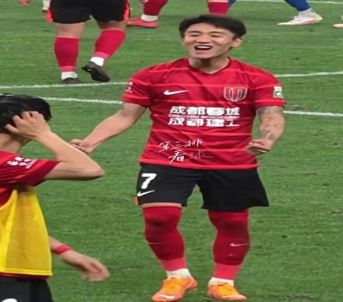 拿下榜首关键战!韦世豪的脸上全是掩饰不住的兴奋!