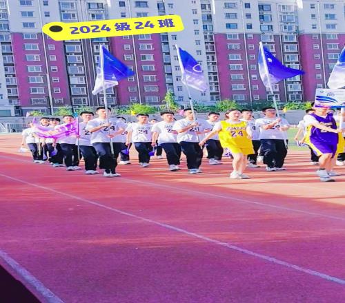 某中学办运动会2024级24班同学集体身穿科比24号球衣