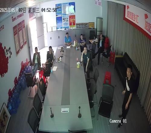 掩面哭泣!一群老男孩球迷见证国米史诗晋级