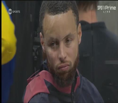 爱德华兹被勇士球员踩到小腿伤退从库里表情可以看出也感到难受