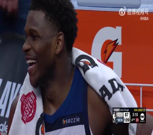 王者歸來大勝勇士！華子在替補席與蘭德爾有說有笑！