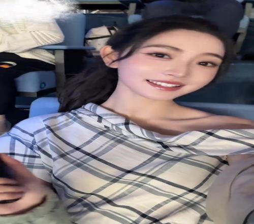 真美啊!美女主播金佳悦鸟巢看张杰演唱会