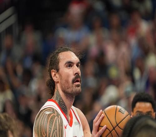 能搶！亞當(dāng)斯4中1得到3分7籃板罰球2中1