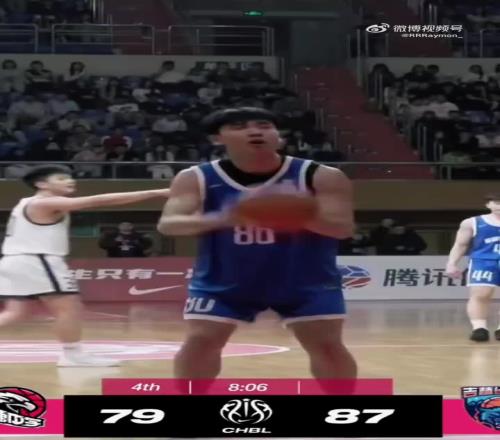 真强啊!张博源2025耐高首秀对阵回浦中学爆砍32分10板!