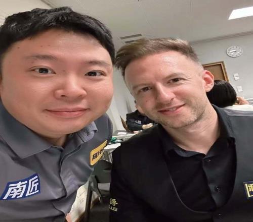 “追星”成功！張安達曬與眾多斯諾克巨星合照，馬叔再現(xiàn)拳擊動作
