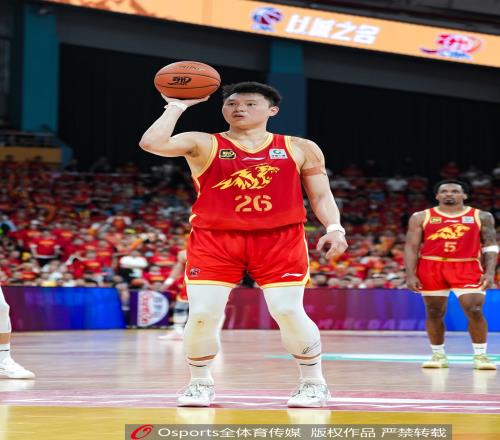 硬漢！吳驍帶傷作戰22分鐘貢獻2分6板正負值+12