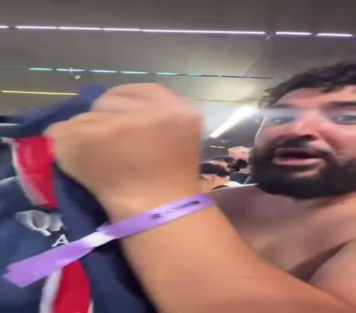 活久見！馬賽老哥脫下了國米球衣馬上反水穿上大巴黎球衣