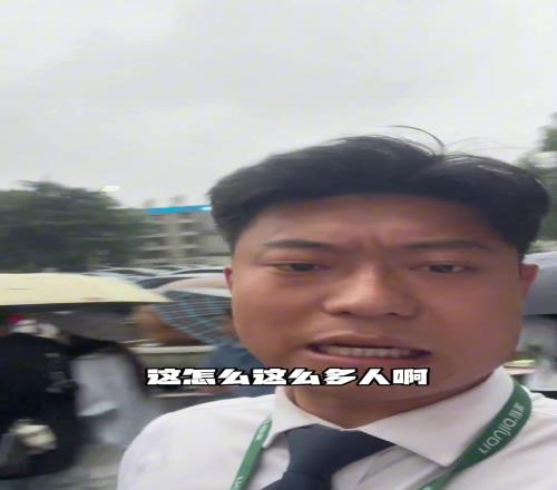 笑死！博主本想問路，結果被南京球迷“綁架”看了場蘇超