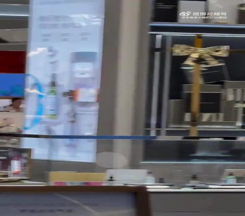 啊哈文班亚马居然来北京了这身高根本藏不住啊!
