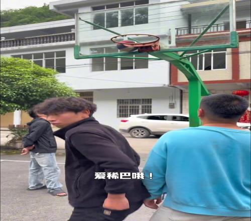 好精准的投篮,一看就是奔着脸去的