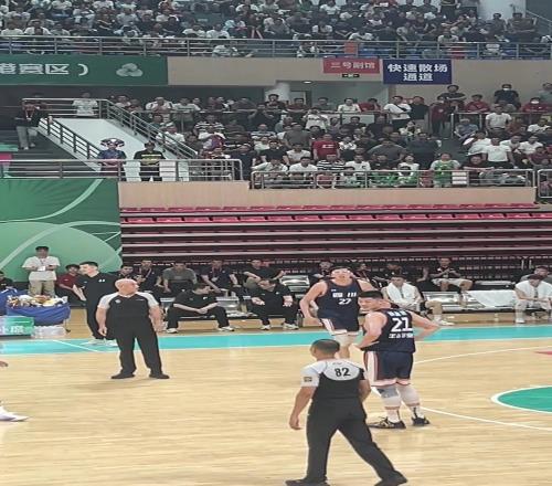 阿这全运会周琦代表四川出战比赛中不满判罚被驱逐