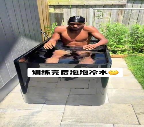 训练完后泡泡冷水迎接即将到来的总决赛亚历山大