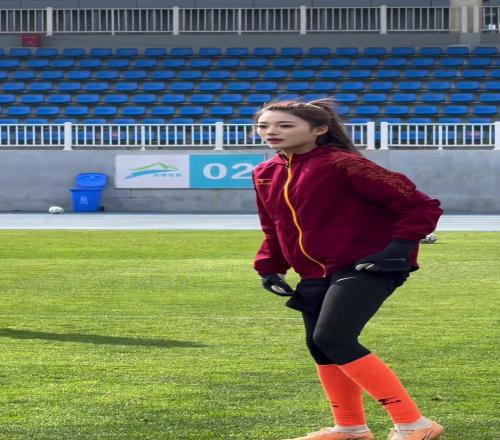 是不是国内最美女球员河南女足球员李晓絮