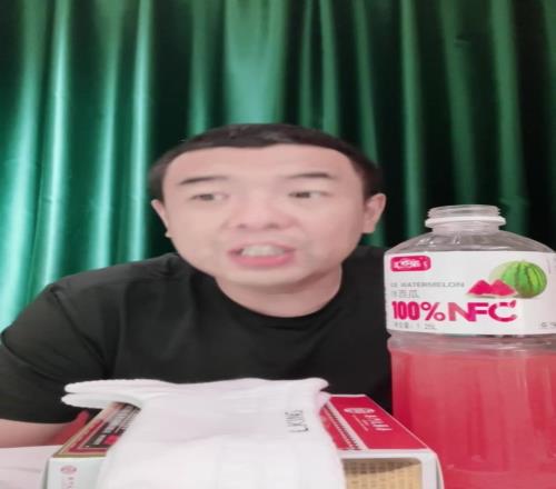 太形象了徐亮国足球员就像哪吒脚下的风火轮,还不如让哪吒上呢