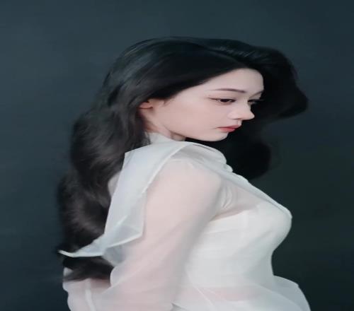美啊!美女主播婧雯一身白色的纱裙穿搭:纯白战神