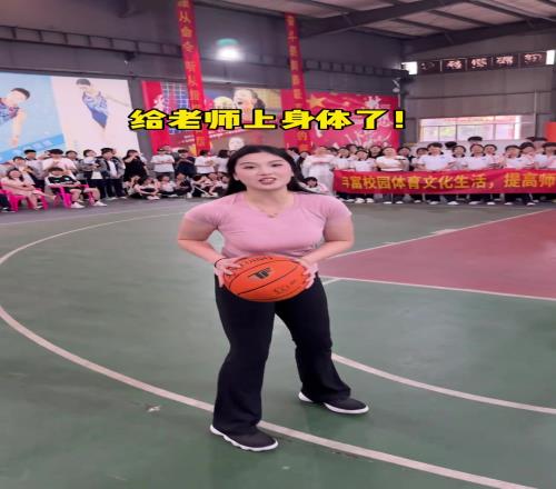 這體格誰頂?shù)米a(chǎn)卡戴珊肘姐和主任單挑：來給老師上上強度