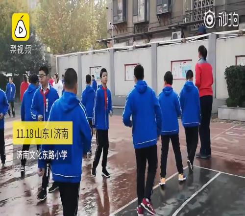 鶴立雞群！11歲就2米1，來看看張子宇小學(xué)時(shí)期的采訪