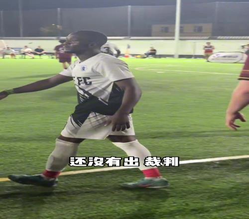 一開口就是地道老北京練足球真是苦，看看都給哥們兒曬成啥樣了