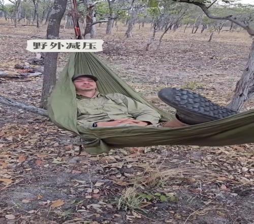 伊布在野外修行减压,怕不是内心在想:这米兰我还会得去嘛