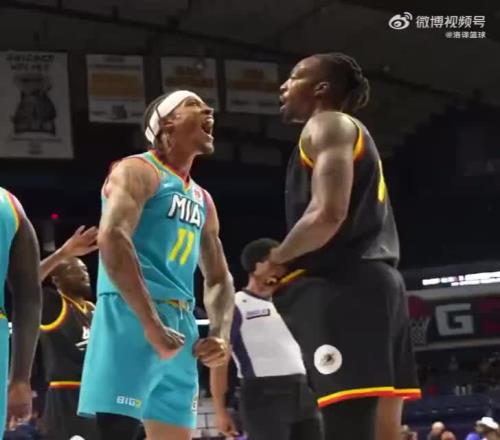 被嘲欺软怕硬上场跟芬森抱摔的魔兽,面对比斯利挑衅毫无回应