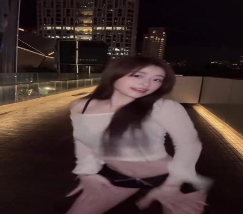 來自中國臺灣省拉拉隊(duì)的柳柳，幾乎是完美女孩！