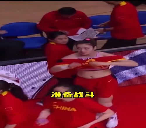反差!场下的李梦有多甜美,场上的李梦就有多霸气