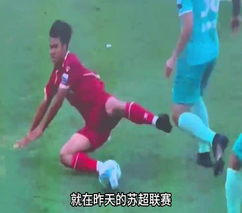 镇江守门员累到肌肉拉伤,徐州守门员差点被风吹感冒了