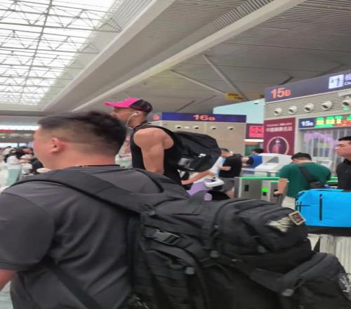 學成下山！文班從河南啟程，車站里一覽眾山小