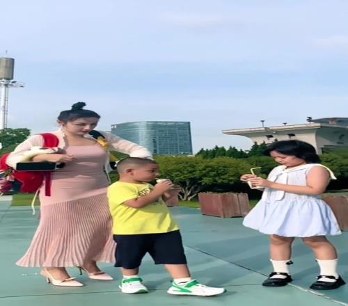 離婚了西熱妻子曬視頻：從今天開始我將正式獨(dú)自帶兩個(gè)孩子