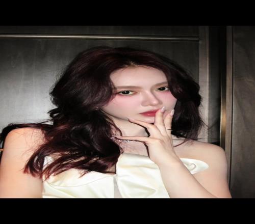 美娜曬視頻：今天不是53，是35了