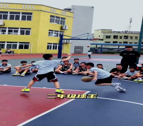 無法想象這是一個(gè)二年級(jí)小學(xué)生的實(shí)力，吊打幾個(gè)六年級(jí)的