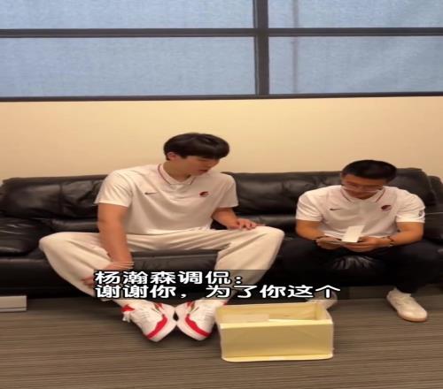 开拓者晒瀚森首日:调侃半场扔三分满足球迷愿望“冒着被教练骂的风险”