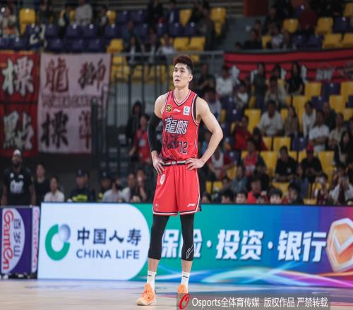 NBLCBA國(guó)家隊(duì)！廣州新秀球員李祥波一年之內(nèi)實(shí)現(xiàn)了三級(jí)跳
