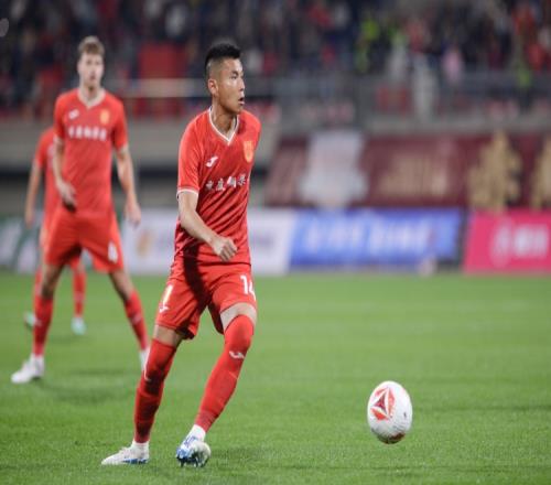 銅梁龍9輪不敗后3輪不勝丟榜首，上賽季也曾13輪不敗后8輪不勝