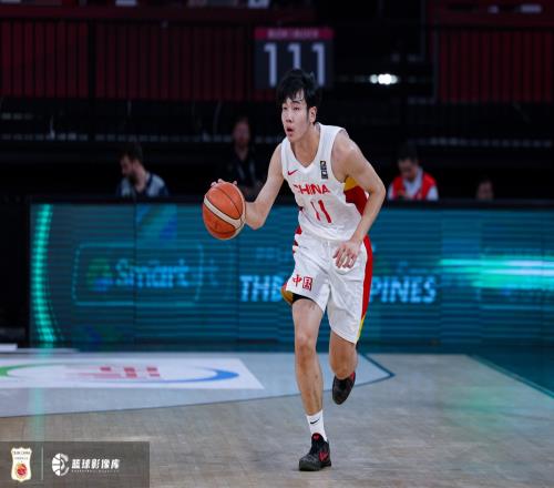 效率不高！張博源15投僅5中拿到13分4板三分8中2