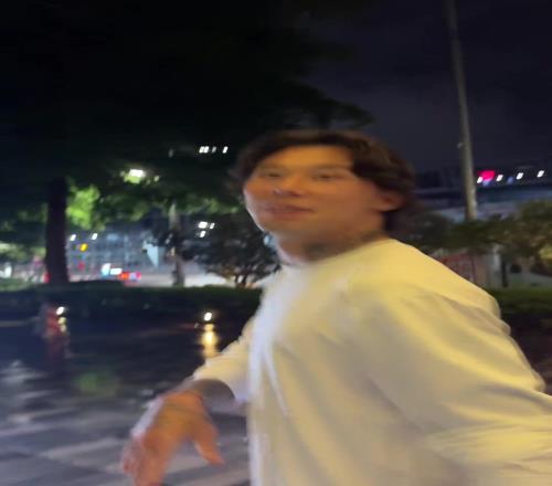 我以為侯永永呢張琳芃熱情地招呼路人，現場有說有笑