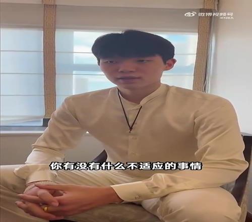 到美國之后有什么不適應(yīng)的地方楊瀚森：有啊，我變成老外了