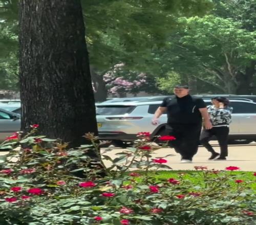 姚明一家抵達休斯頓，依然霸氣側(cè)漏