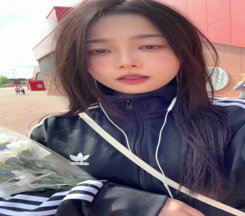 曼聯(lián)球迷宣宣：雖然我們是死敵，但我買了一束鮮花來悼念若塔