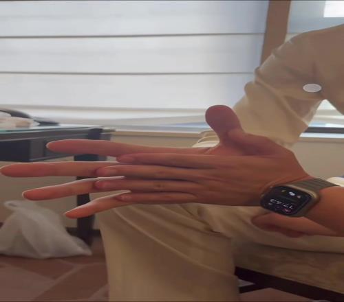杨瀚森的手有多大能否和快船小卡一较高下