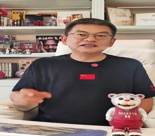 笑死蘇群：火箭這交易做的，用惠特摩爾換了兩包辣條